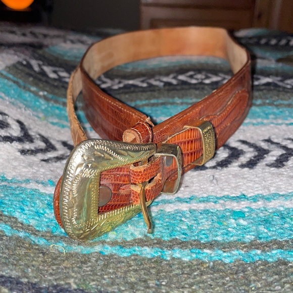 28 INCH BROWN LEATHER BELT - Picture 3 of 3